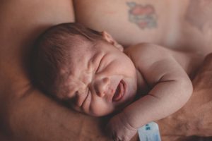 علاج الترجيع عند الرضع بسبب البرد