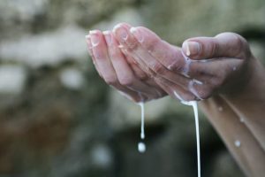 طريقة استخدام ماء الارز للشعر 