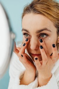 أسباب تورم الوجه والعينين