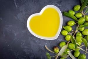 فوائد شرب زيت الزيتون