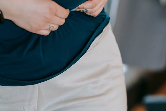 أسباب البطن السفلية عند النساء