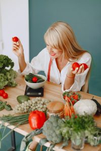 أسباب البطن السفلية عند النساء