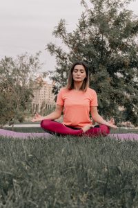 أسباب البطن السفلية عند النساء